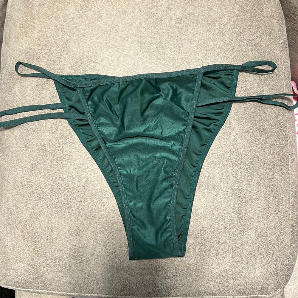 Brand New panty Victoria’s Secret size M ,never been worn